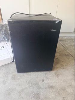 Mini fridge with freezer