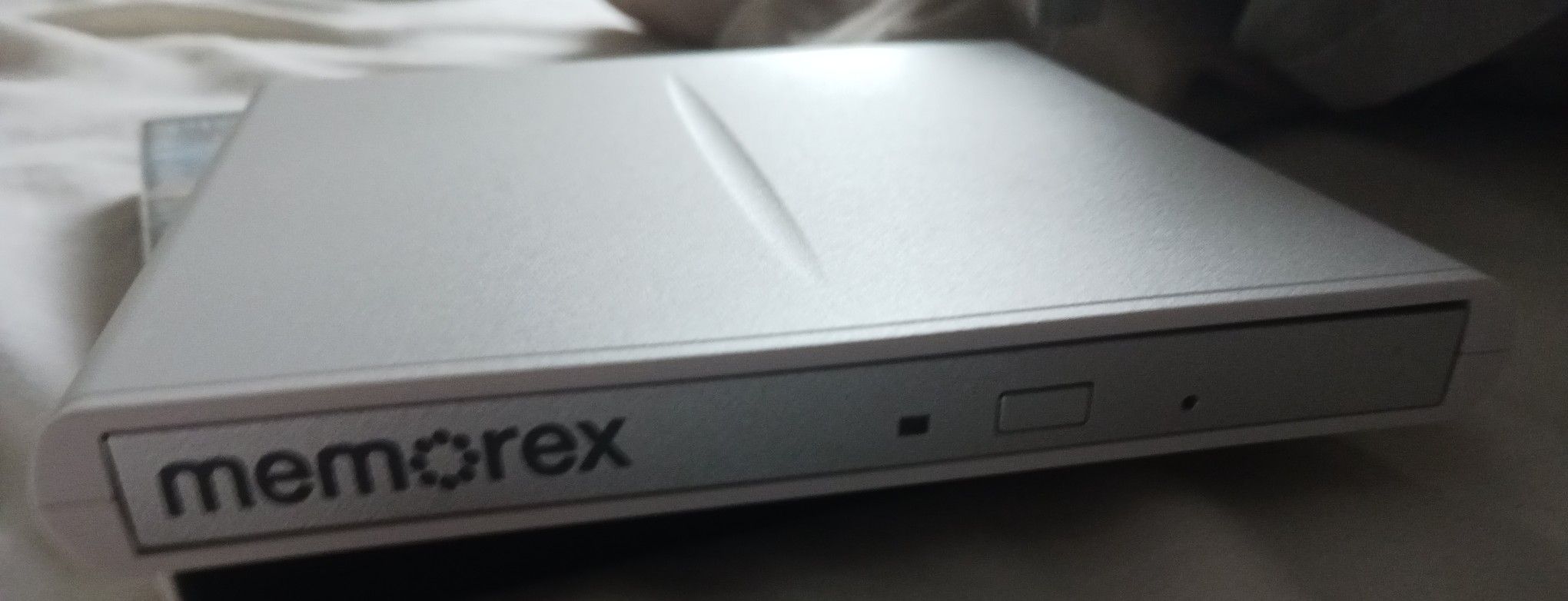 MEMOREX PORTABLE CD DRIVE