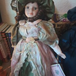 ANTIQUE, VINTAGE PORCELAIN DOLL!!