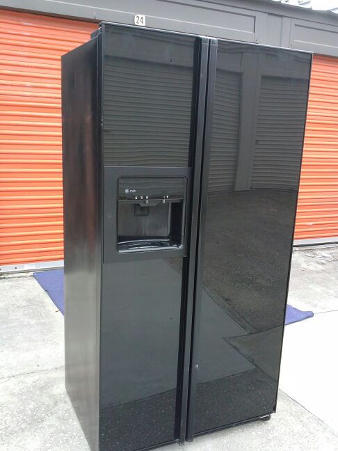 Side by Side GE Profile Refrigerator/Fridge /Freezer Black Great Working Condition