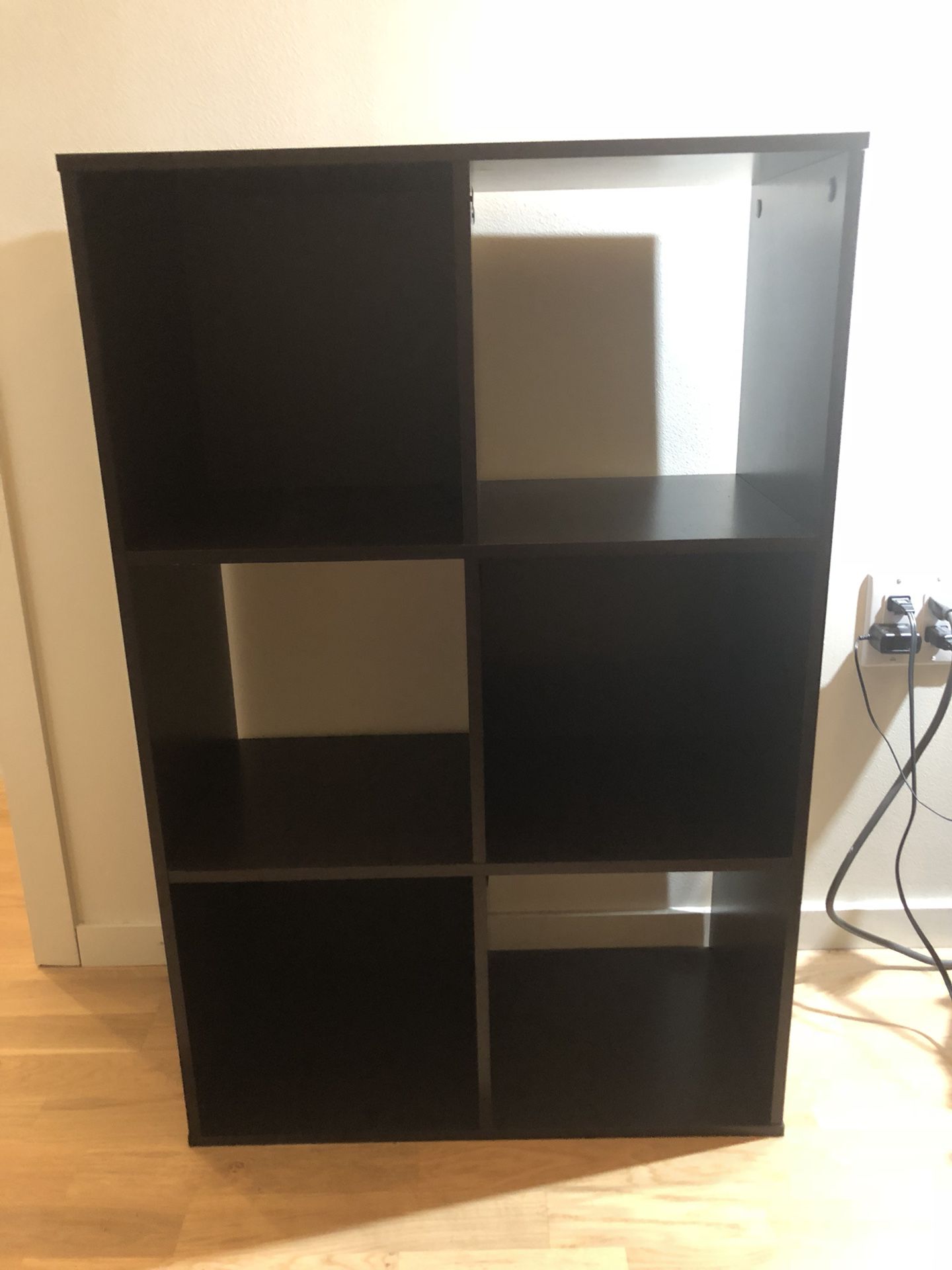 Bookshelf/cube organizer