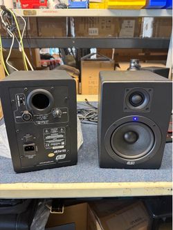 Studio monitor speaker