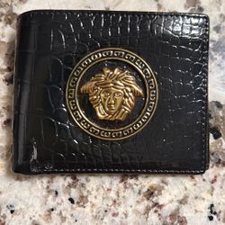 Salí De Versace Wallet For Man, 150. Best Offer No Box.