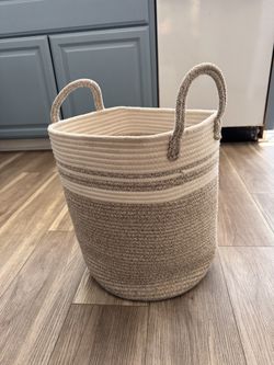Woven Laundry Basket Hamper