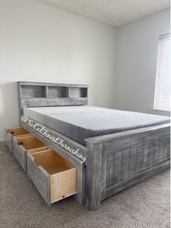 Full bed and mattress with drawers