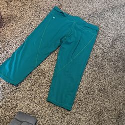 Fabletics Capri Leggings 