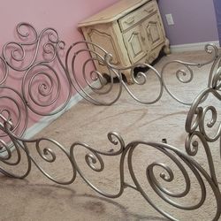 Rooms To Go Twin Size Princess Carriage Bed w/extras