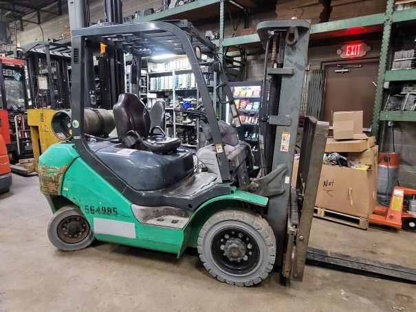 2013 Komatsu FG25T-16 5,000lb Cushion Tire Forklift