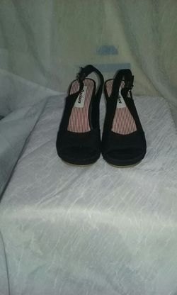 SKECHERS Peep-Toe Wedges (sz6)