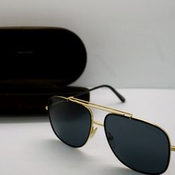 Tom Ford Benton TF693 30A Black Gold Aviator Sunglasses 58mm. Made in Italy.