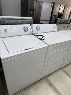 Whirlpool Top Load Washer And Gas Dryer Set