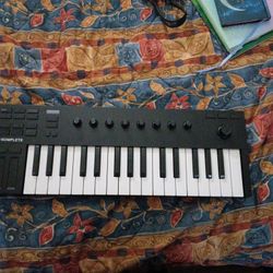Komplete  Kontrol M32 Keyboard