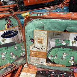 Twin Size Borrego Blankets. Sherpa $28 