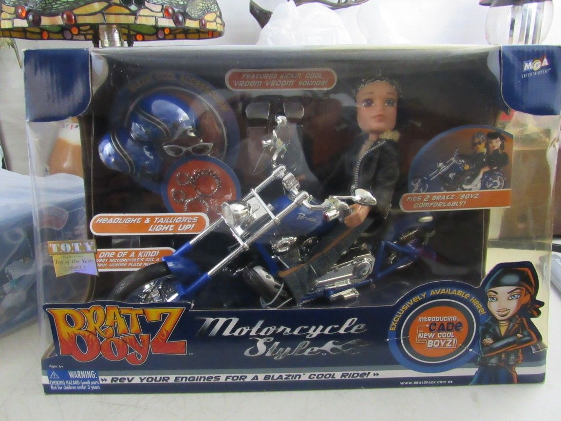 Bratz Boyz Motorcycle Style with Cade Doll Vintage 2003 NEW


