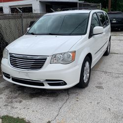 2013 Chrysler Town And Country Van 
