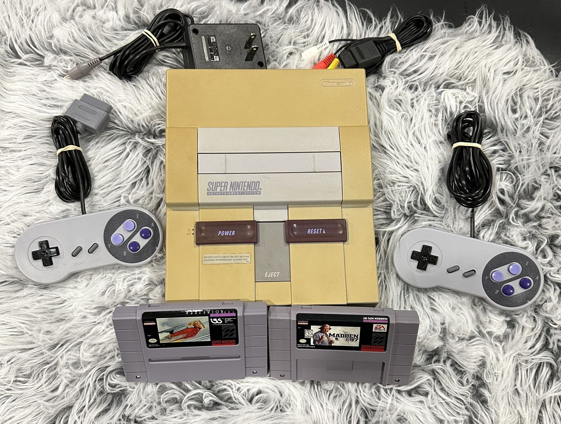 SUPER NINTENDO ENTERTAINMENT SYSTEM WITH TWO GAMES