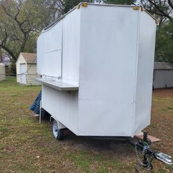 It's got a clean title it's a 4-ft x 10 food trailer self build everything's new