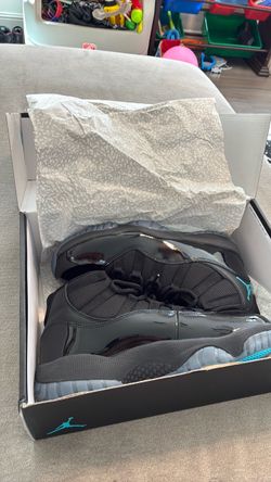 Jordan 11 size 9 men’s new!