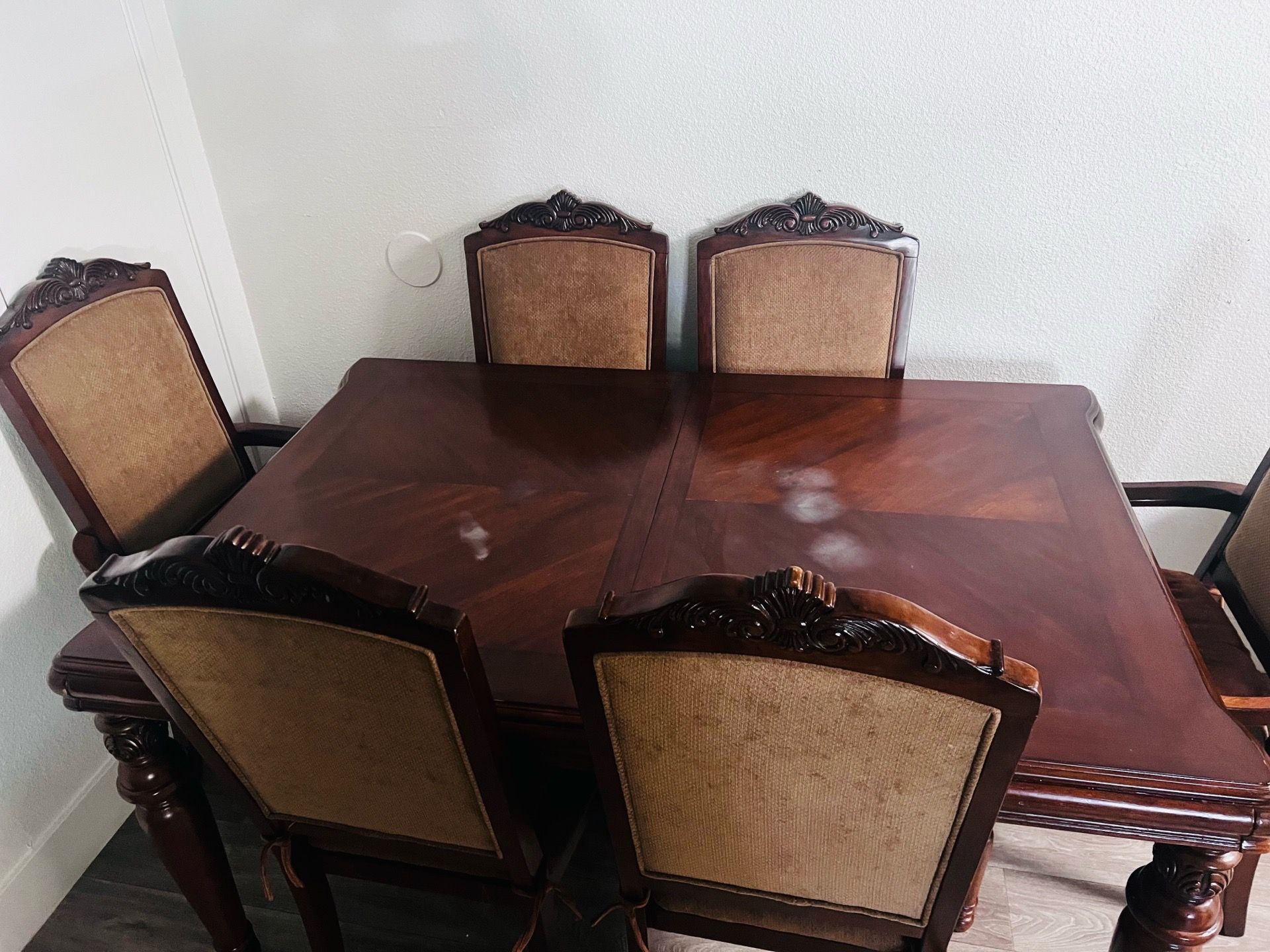 Traditional wood dining table and 6 chairs