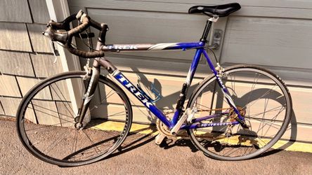 Trek Road Bike, light weight and works well!