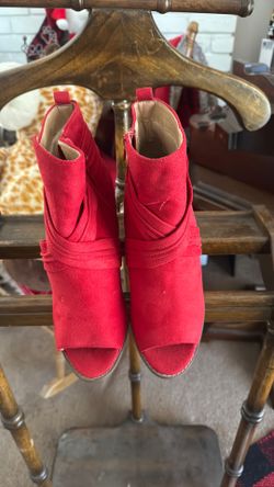 7 1/2 Journee Red Shoes-