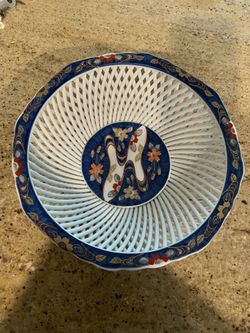 Beautiful Japanese Hatami Reticulated Lattice Bowl