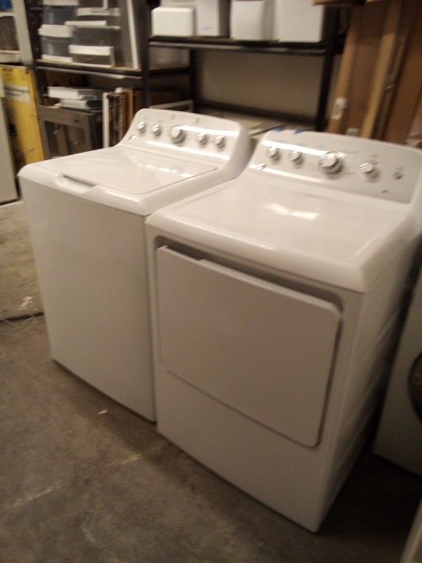 Washer And Dryer Set Like New Condition 