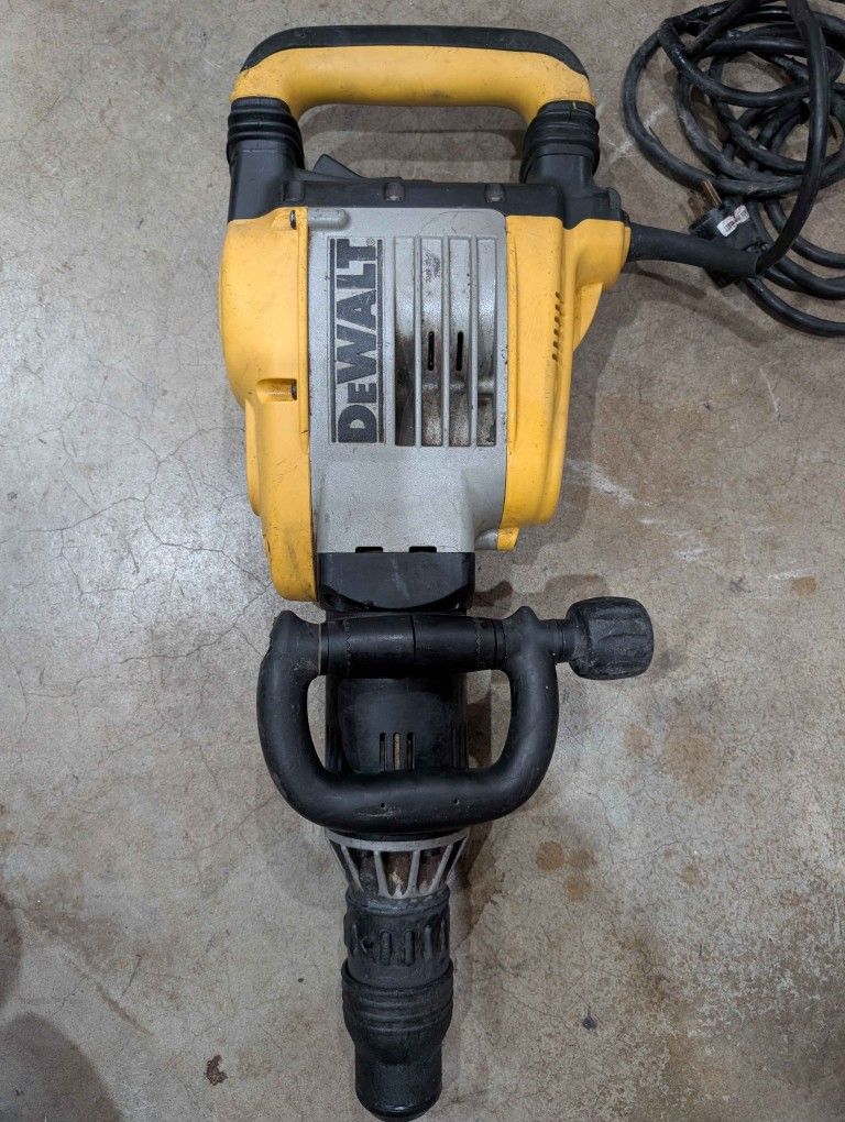 D25901K DeWalt SDS Max Demolition Hammer