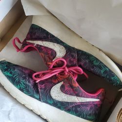 Nike Tennis Shoes - Size 2.5Y