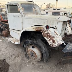 WWll  Diamond T 6x6  Tow Truck