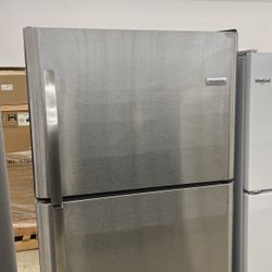 Frigidaire Top Freezer Refrigerator 