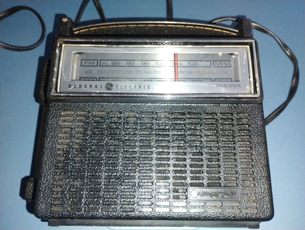 Vintage General Electric Radio Plug In Works