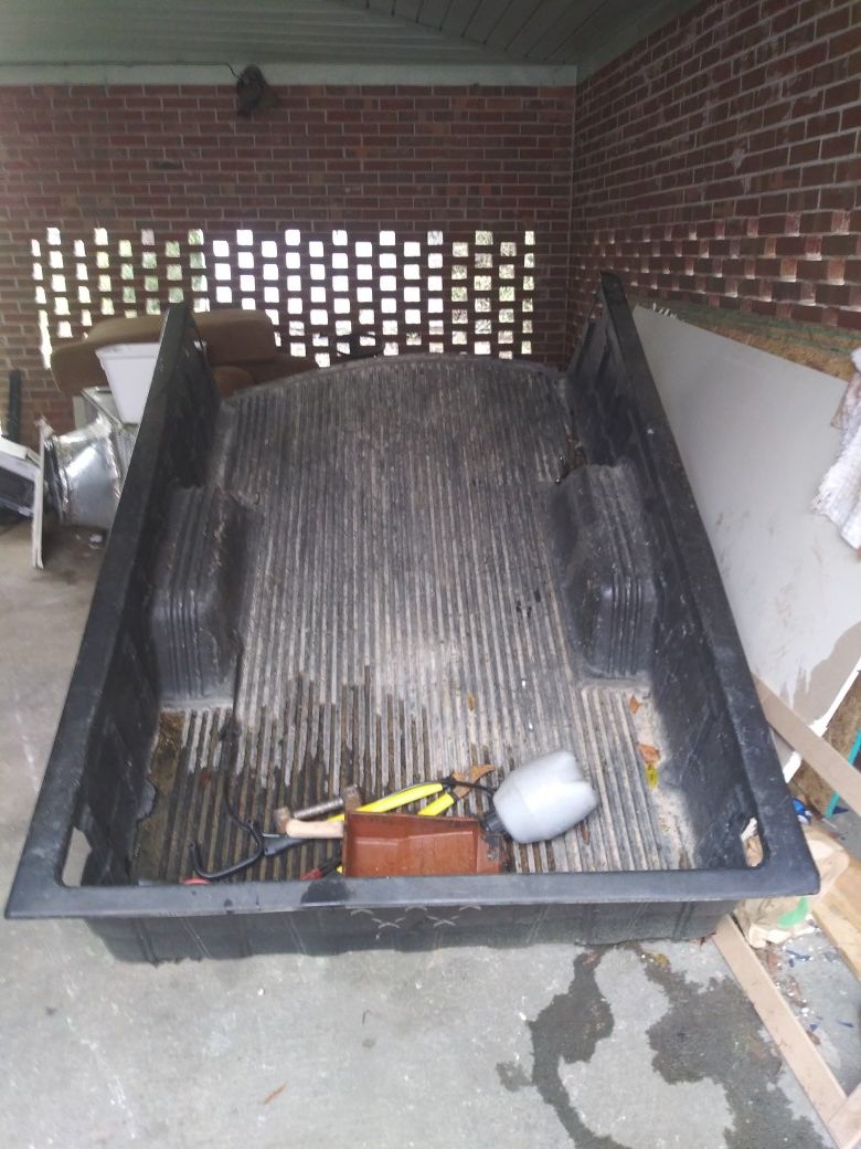 Truck headliner