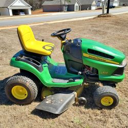 John Deere LA110 Riding Lawn Mower 42