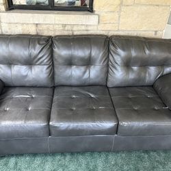 FREE Couch 🛋️ 
