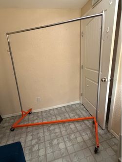 $55 como Nuevo   Perfecto para garages storage