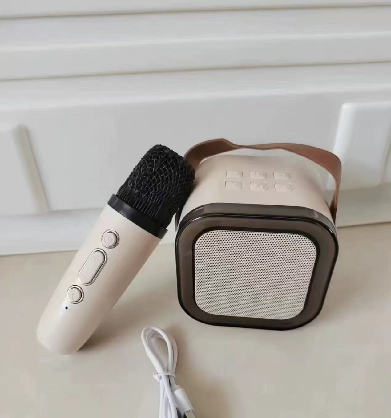 Bluetooth speaker with microphone