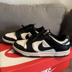 nike panda dunks 