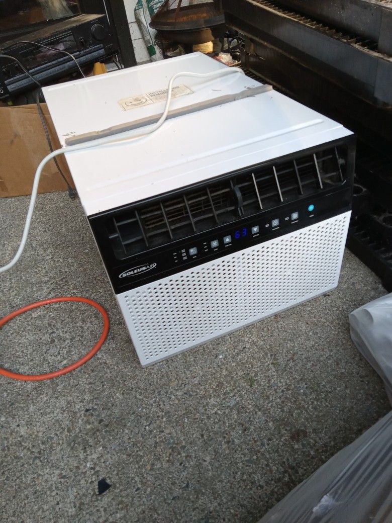 SoleusAir WS3-08E-201 Electronic Saddle Air Conditioner  8,000 BTU 