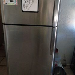 I'm Selling My Refrigerator And Stove Because I'm Moving