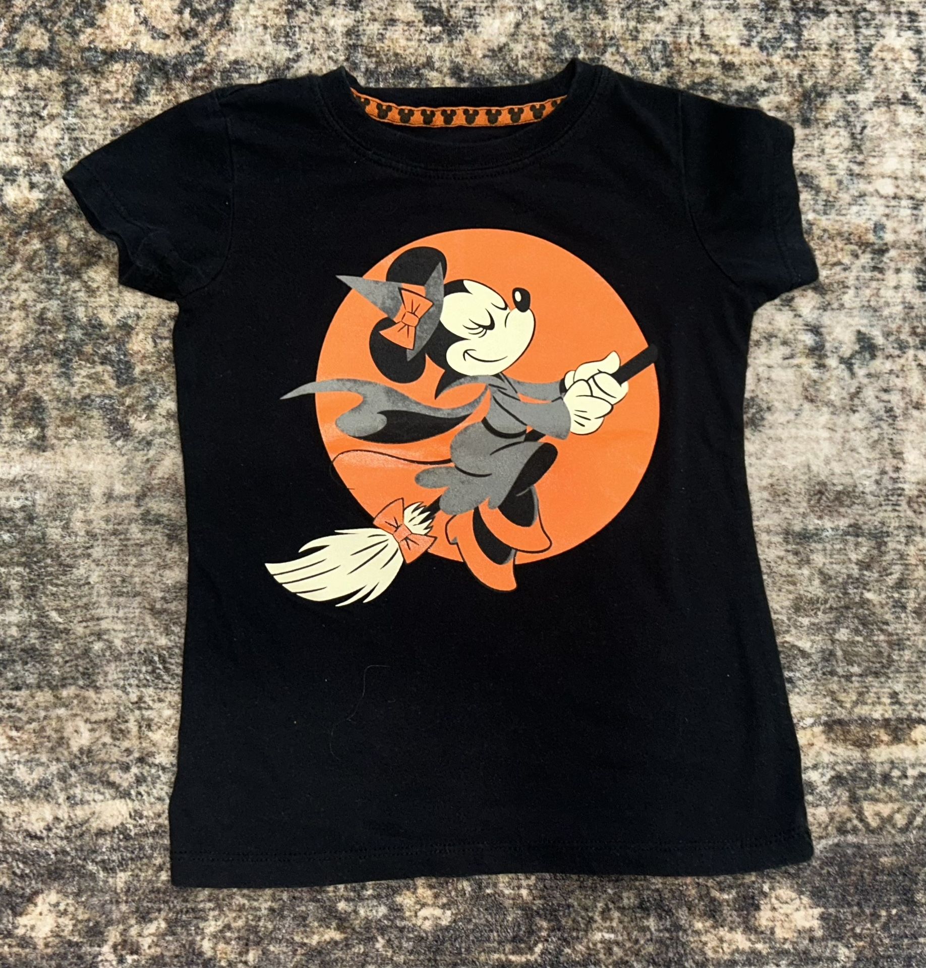Disney Halloween Tee Size 4-5 $4