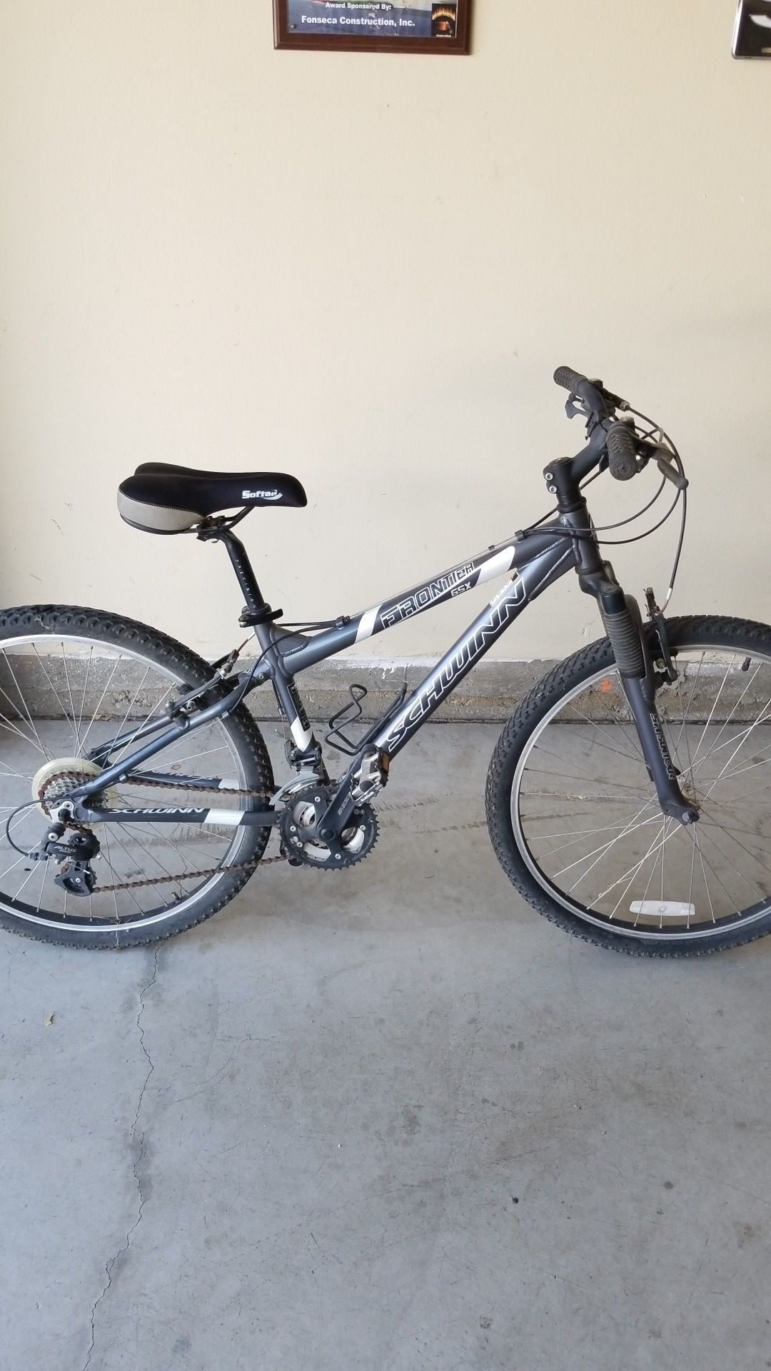 Mountain bike schwinn frontier gsx for Sale in Riverside CA OfferUp