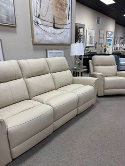Cream Leather Recliner Reclining Sofa Reclining Loveseat couch Only $39 down payment 👉 Please ask Jon Green for a discount when you arrive!