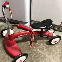 Radio Flyer Push Tricycle – Ride on for Toddler L