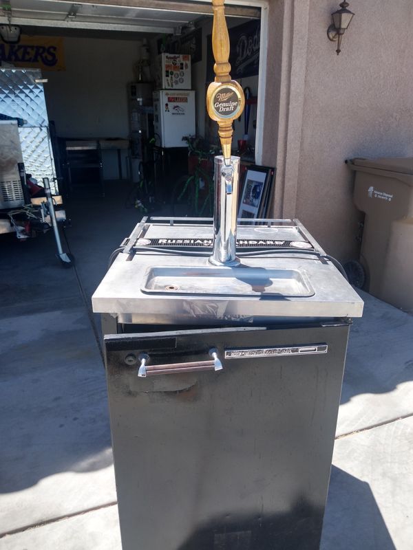 Beer cage dispencer/ fridge yust serviced