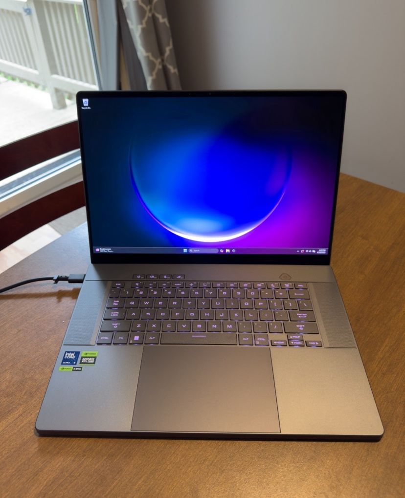 ASUS ROG Zephyrus G16 16" OLED 240Hz - Intel Core Ultra 9, 16GB, 1TB, RTX 4070