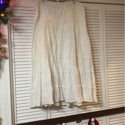 White Skirt with Embroidery (size 1X)