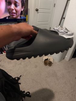 Yeezy slide size 10 onyx
