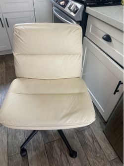 Criss cross chair