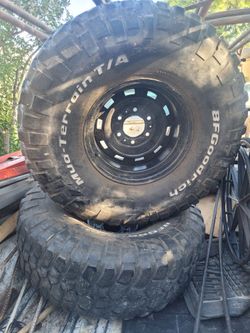 Pair of tires